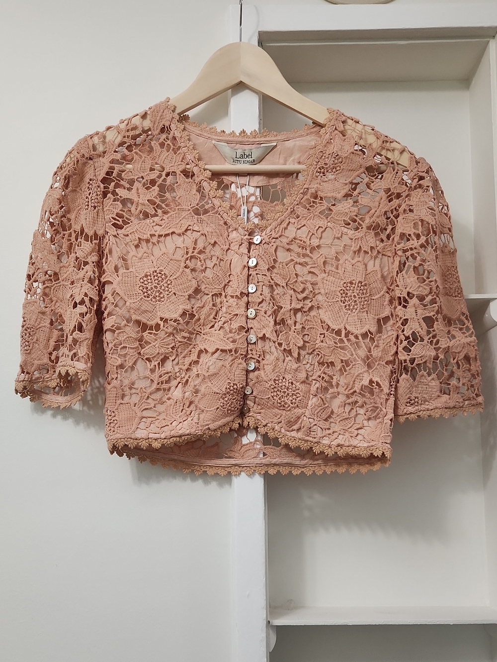 Label Ritu Kumar Peach Schiffli Lace Crop Top S V-Neck Boho Size S